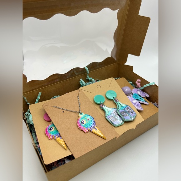 Pastel Goth Jewelry Gift Set with Painted Box - Gothic Kawaii Jewelry Gift Set - Picture 3 of 13